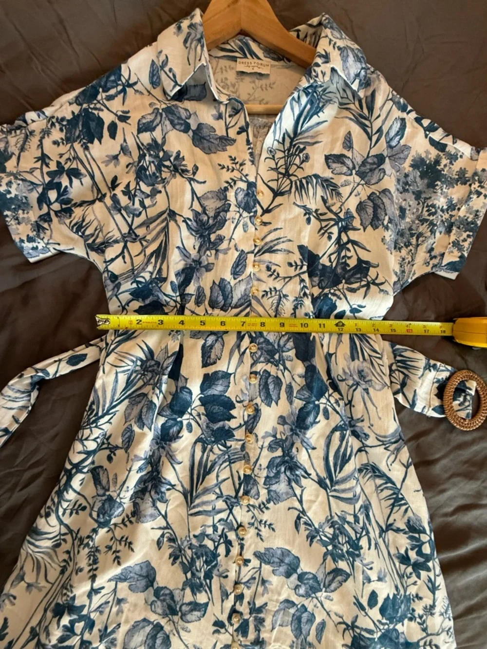 SPRINGTIME SPLENDOR WHITE & BLUE FLORAL BELTED MIDI DRESS Dress Forum Los An - Picture 8 of 8